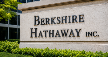 Acción de Berkshire Hathaway toca máximos de 15 meses: las 5 claves tras sus resultados