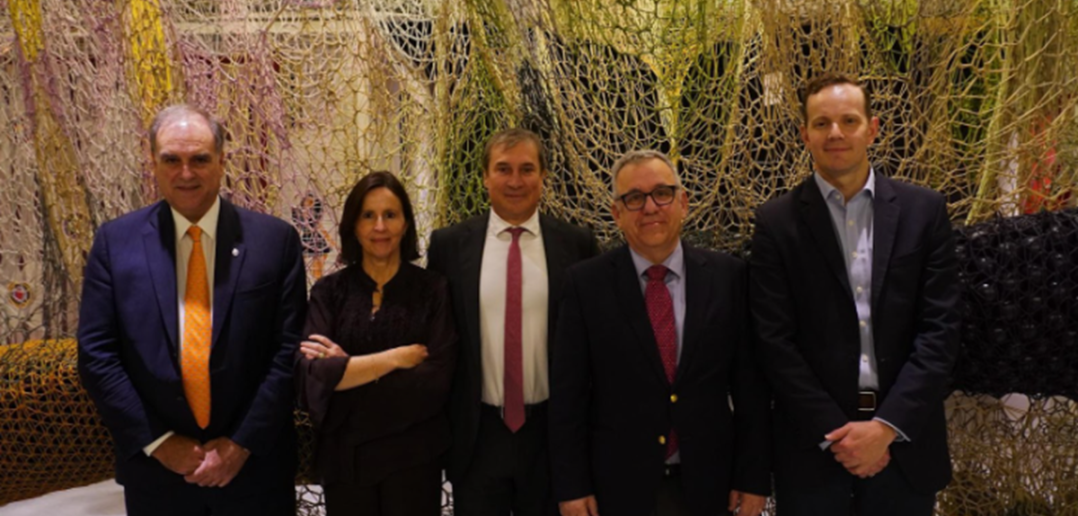 De izq. a der.: Dr. Roberto Silva (CNV), Silvia Fernández (BlackRock), Claudio Porcel (Balanz), Axel Christensen (BlackRock) y Eric Steinberg (BlackRock)