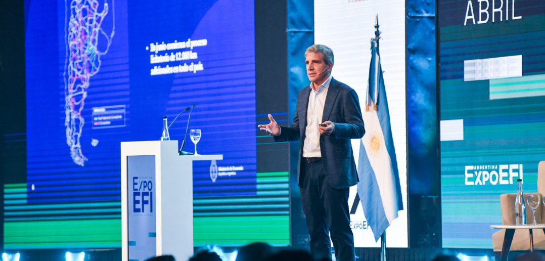 Caputo: “La economía argentina resistió shocks internos y externos sin crisis”