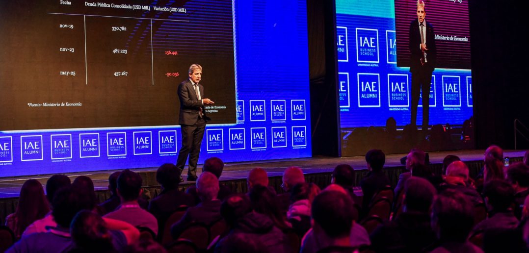 Caputo en el IAE Summit 2025: “Argentina va a ser la estrella de Occidente”