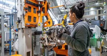 A la industria le cuesta levantar cabeza y en junio la producción sufrió un retroceso de 1,2%