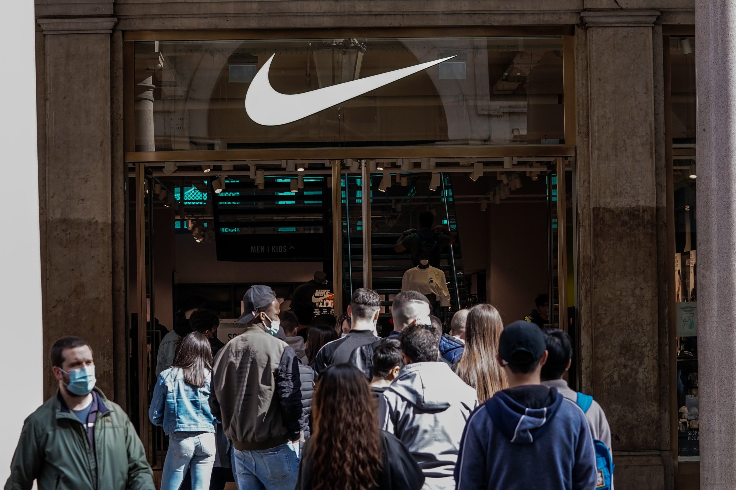 de ahora en adelante de ahora en adelante reposo RoadShow - La acción de Nike sube 12% en Wall Street al avanzar con una  reducción de su inventario